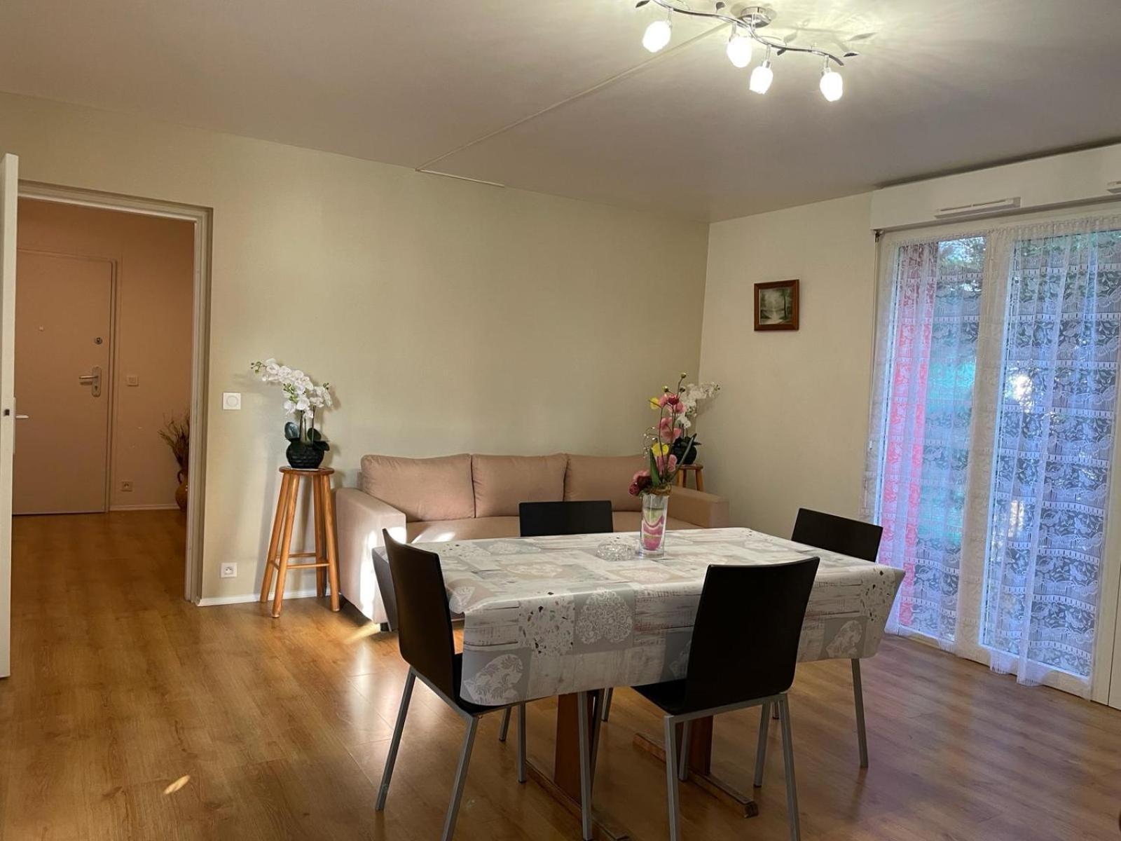 Ferienwohnung F3 Cosy A Cergy A 10 Minutes De La Gare Cergy Prefecture Et Proche Essec Exterior foto
