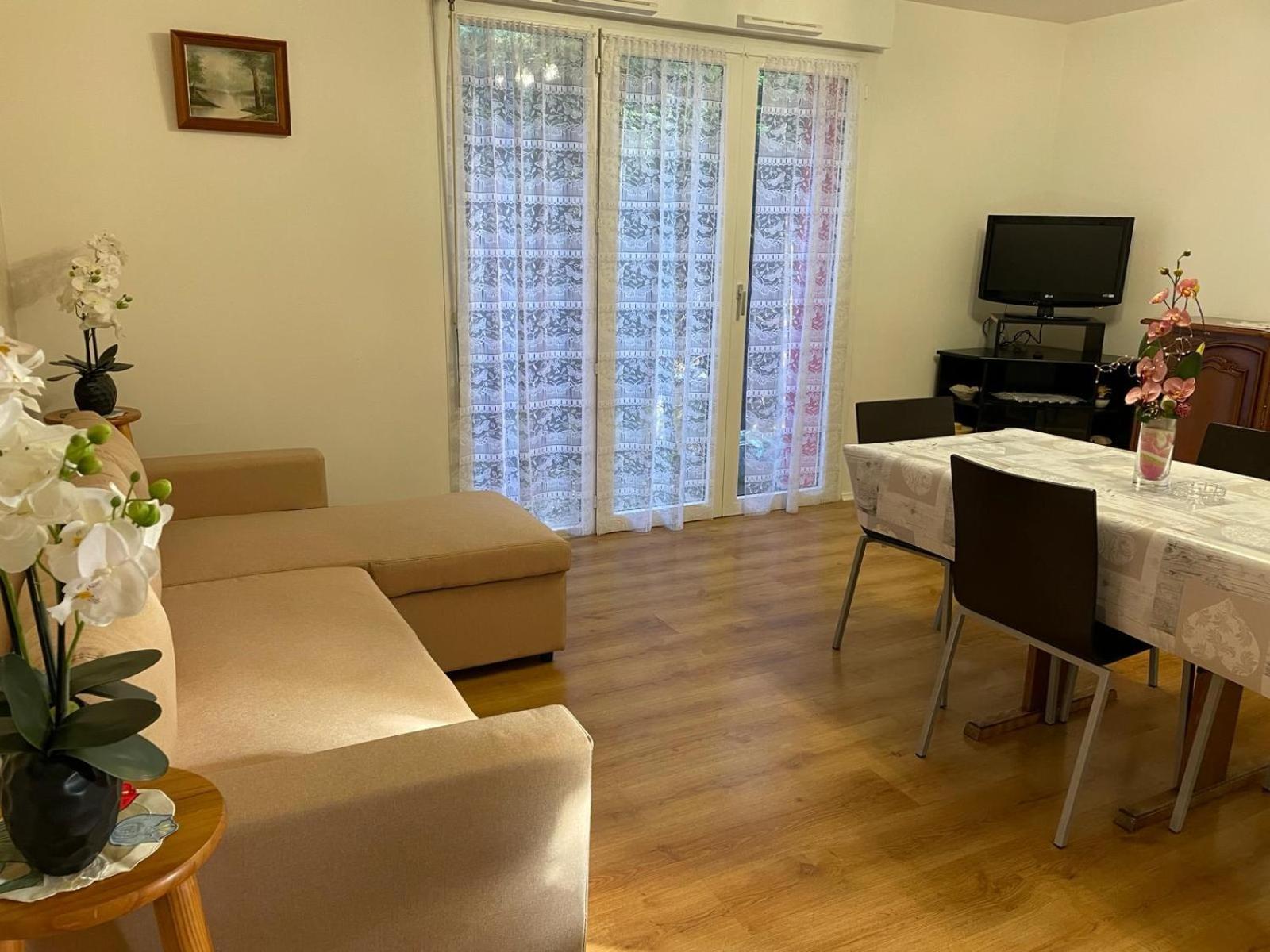 Ferienwohnung F3 Cosy A Cergy A 10 Minutes De La Gare Cergy Prefecture Et Proche Essec Exterior foto