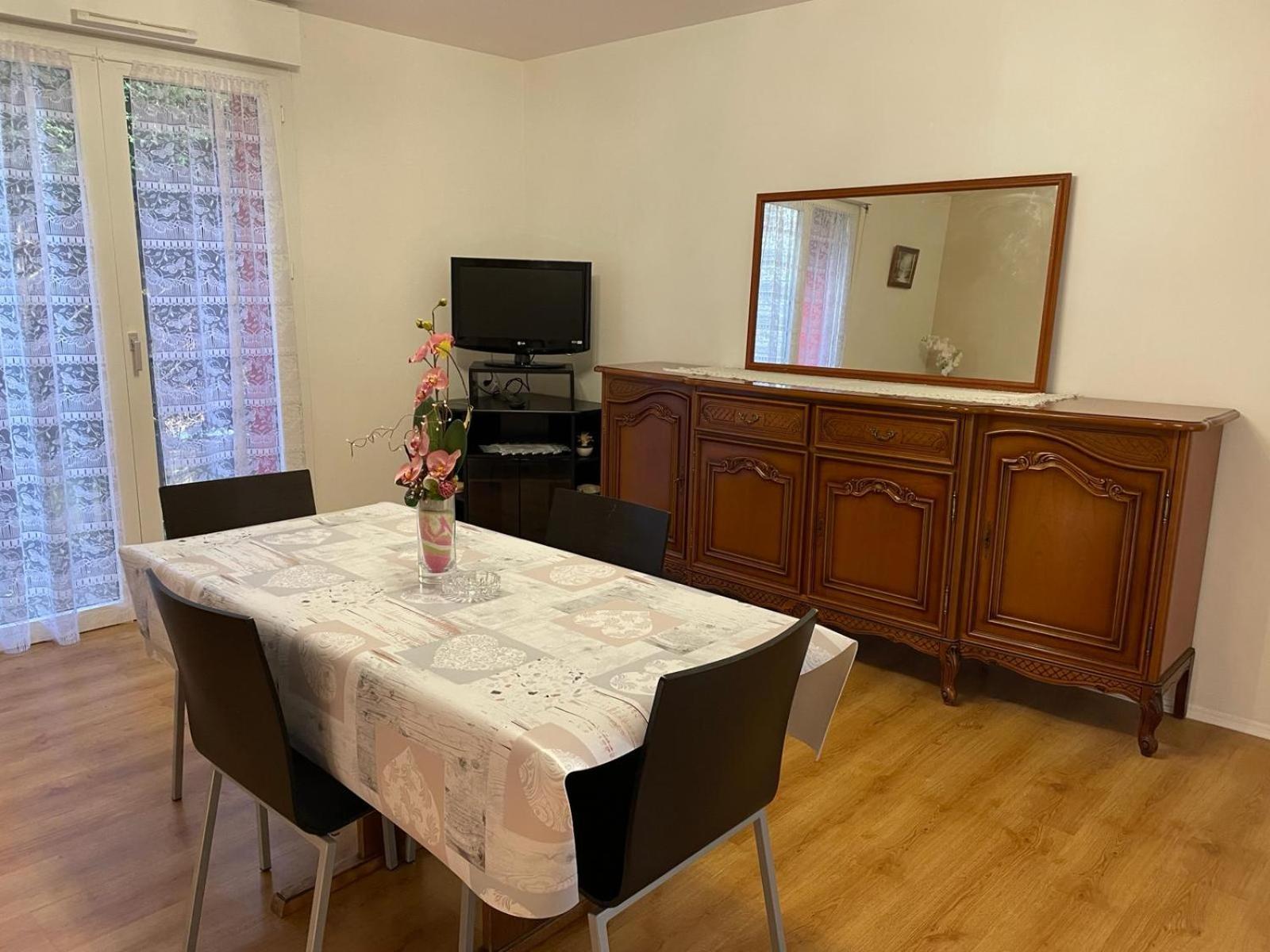 Ferienwohnung F3 Cosy A Cergy A 10 Minutes De La Gare Cergy Prefecture Et Proche Essec Exterior foto